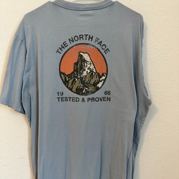 Set of 2 - The North Face Men XL Mountain Logo Short sleeve T-Shirts - Picture 6 of 12